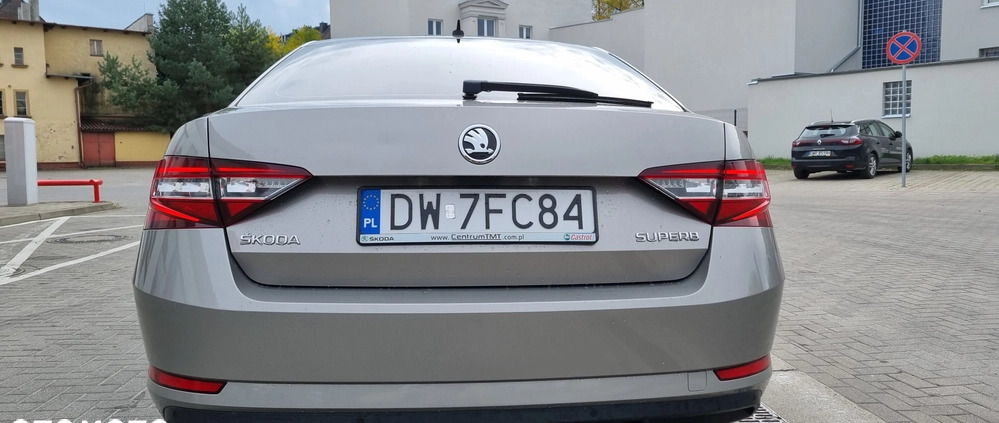 Skoda Superb cena 61900 przebieg: 298700, rok produkcji 2017 z Wojkowice małe 596